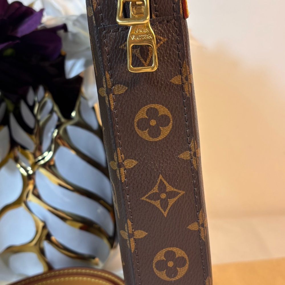 Beautiful Louis Vuitton Soft Trunk Monogram Messenger - Picture 5 of 16